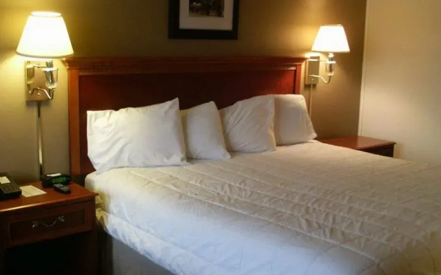 Hudson Valley Hotel And Conference Center