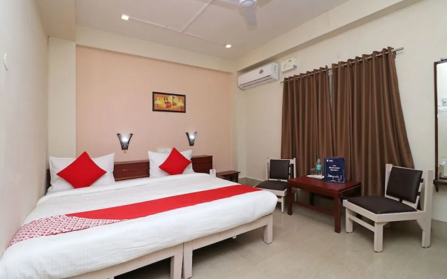 OYO 7933 Hotel Trimurty International