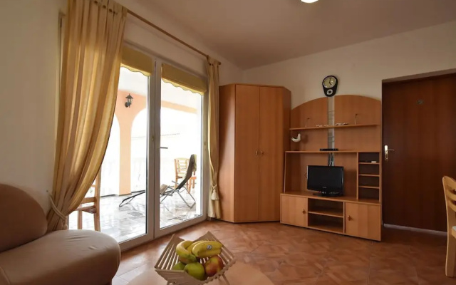 Spacious Apartment in Vodice With Garden