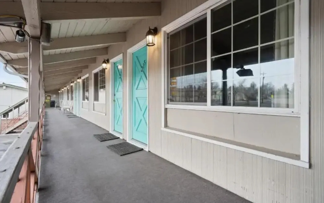 Silver Spur Motel