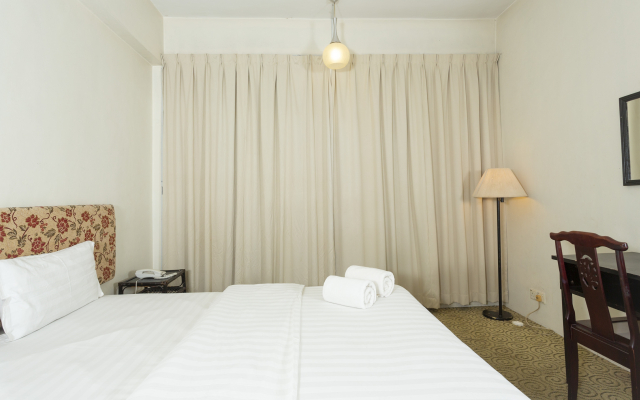 OYO 89619 De Choice Hotel