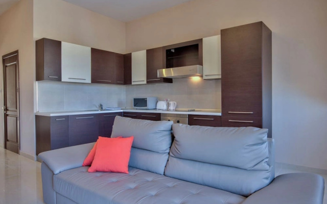 Spacious Light Filled Apartment With Balcony
