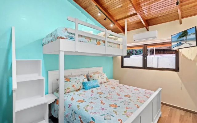 Stylish 2-Bedroom Beach Condo with Ocean-View Deck, Lush Pool Area & 2-Minute Walk to Flamingo Beach