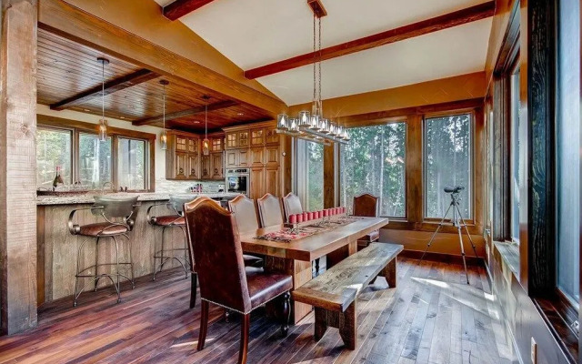 Three Sisters Lookout - Private Home by RedAwning