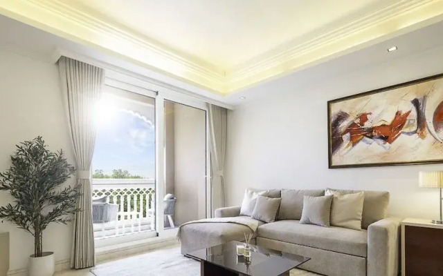 LUX The Grandeur Palm Garden View Suite