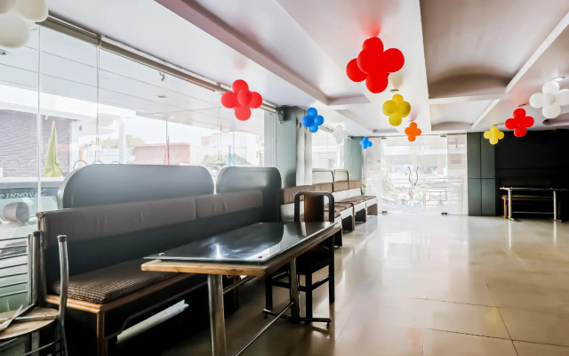 OYO 78543 Collection O Hotel Dps Inn