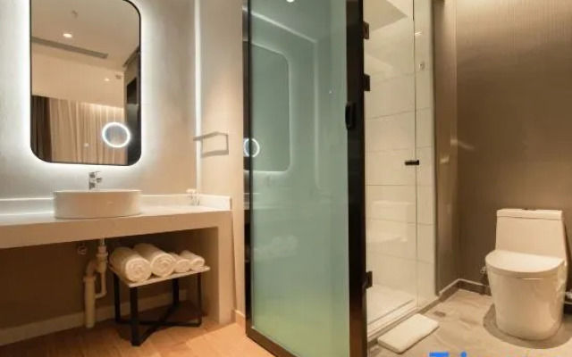 Magnotel Hotel (Nanjing Jiangning Jinbao Hushu Commercial Plaza)