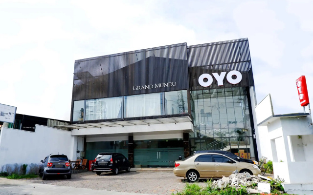 OYO 379 Grand Mundu