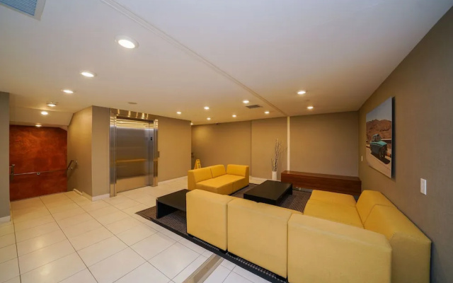 Spacious 2 Br condo by CN Tower