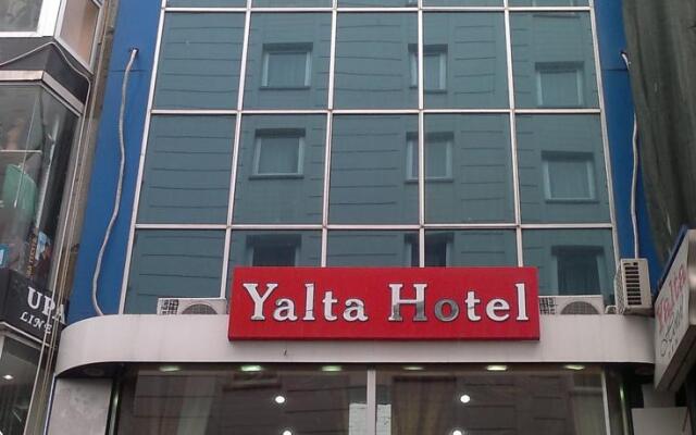 Yalta Hotel вид на фасад