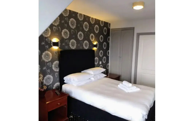 Marine Hotel