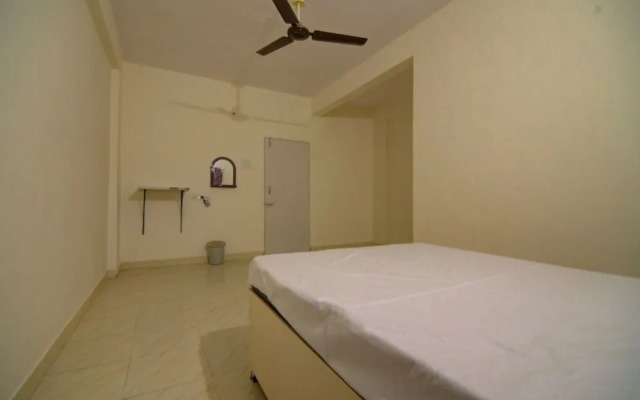 Spot On 38603 Niwant Lodge