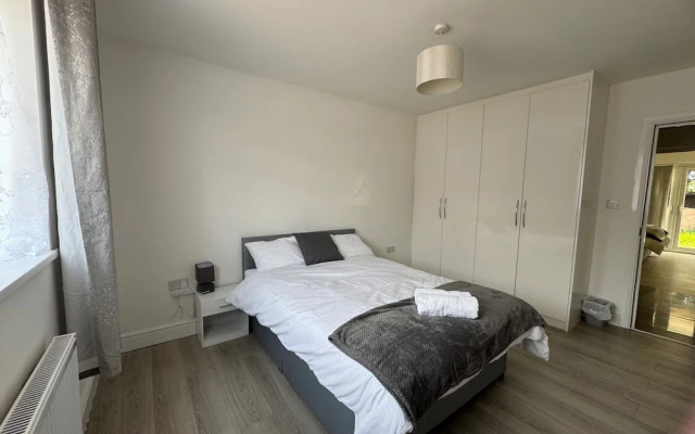 Apartment Sleeps 6 With Wifi