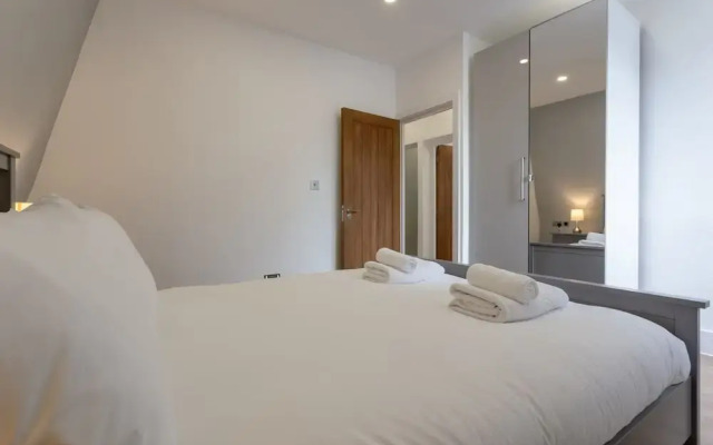 Fantastic 3 Bedroom Home Near Canary Wharf