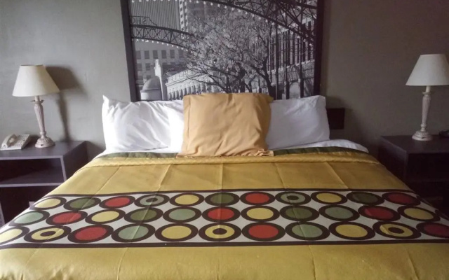 Howard Johnson Inn Cleveland Airport