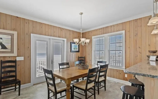 1 Ez Access 4 Bedroom Home by RedAwning