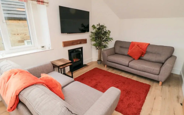 4 Maypole Green