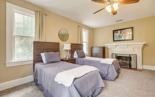 Quiet Jacksonville Retreat - 4 Miles to Downtown!