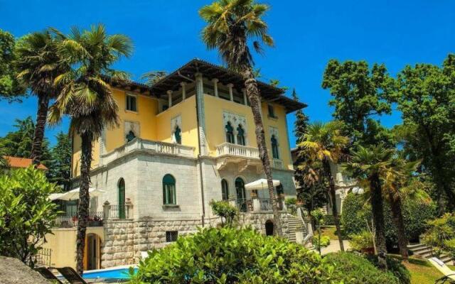 Отель Villa Astra Ницца вид на фасад