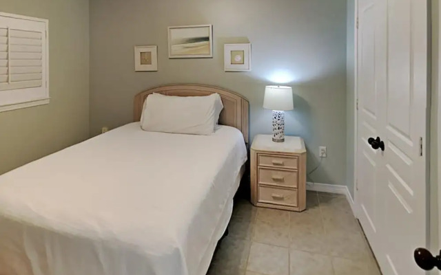 Emerald Isle Pensacola Beach by Southern Vacation Rentals