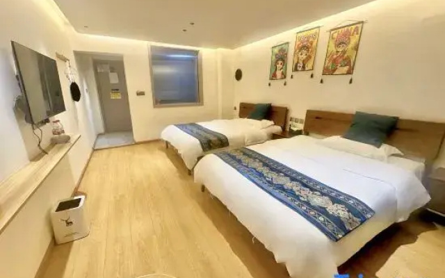 Sanshe Riverside Homestay (Kangding Love Song Square)