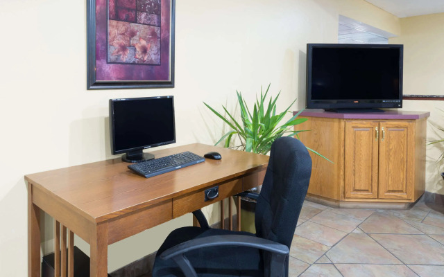 Super 8 by Wyndham Morgantown