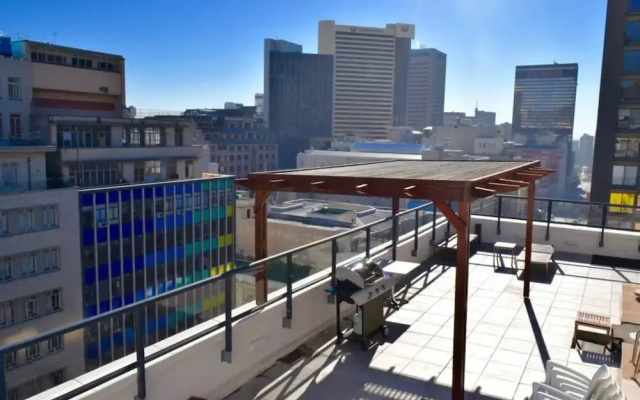 Studio Apartment With Roof Top View