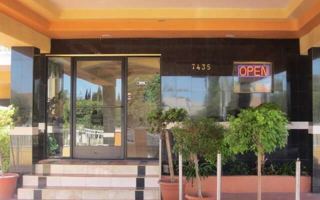 Отель Starlight Inn Canoga Park США, Лос-Анджелес - отзывы, цены и фото номеров - забронировать отель Starlight Inn Canoga Park онлайн вид на фасад