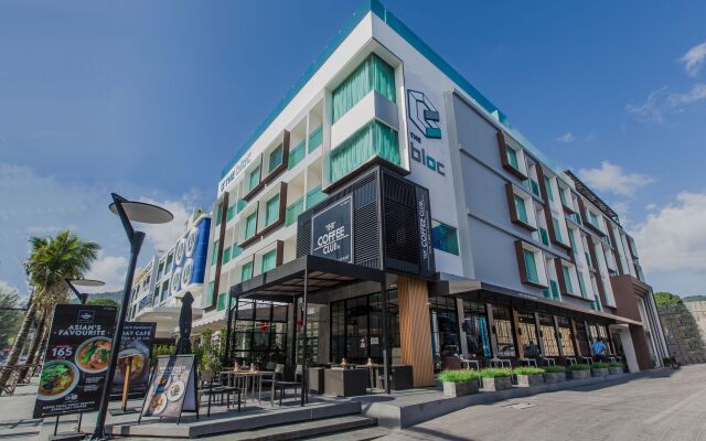 The Bloc Hotel вид на фасад
