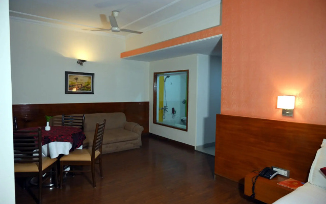 POP 83037 Moksha Stays