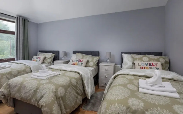 House -sleeps 8, Parking, Suitable for Contractors
