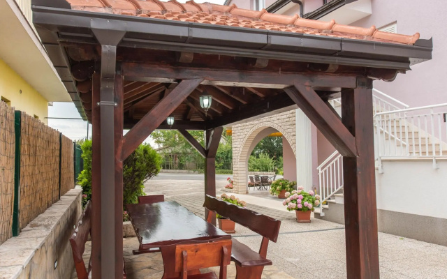Apartment in Imotski Near Blue Lake
