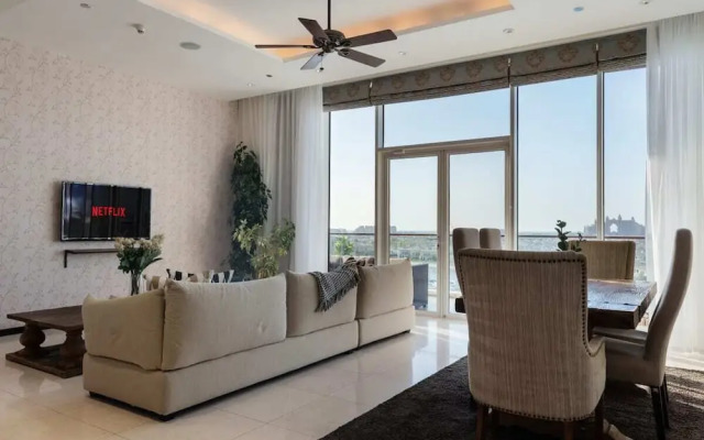 Breathtaking Views, Relaxing Apt @ The Palm
