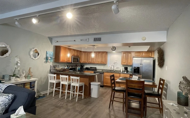 Salty Dog 2 Bedroom Villa by RedAwning