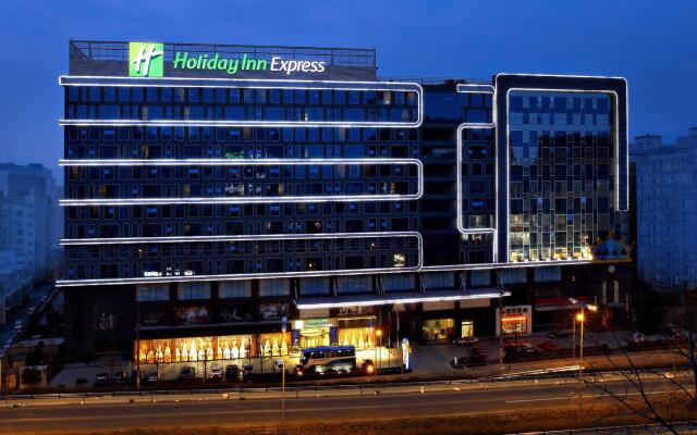 Отель Holiday Inn Express Chengdu Wuhou вид на фасад