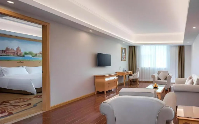 Vienna Hotel （Huizhou Zhongkai Lilin North Station Store）