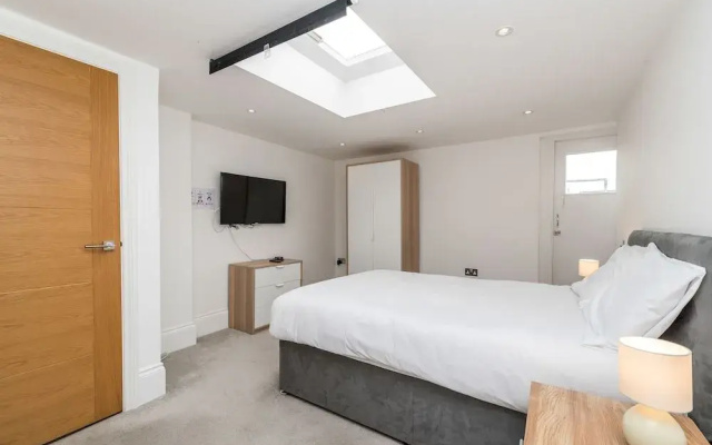 Piccadilly Lofts  by Allô Housing