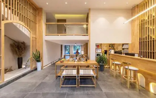 Qianhuan·evelyn·Wangshan Light Luxury Pool Homestay (Libo Xiaoqikong East Gate)