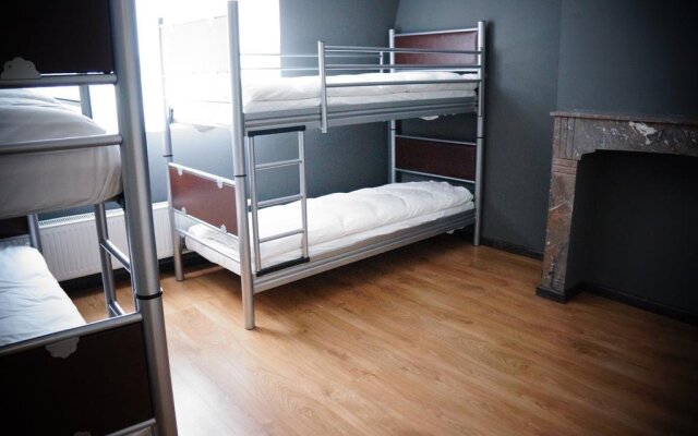 Отель ES Hostel Бельгия, Брюссель - 1 отзыв об отеле, цены и фото номеров - забронировать отель ES Hostel онлайн комната для гостей