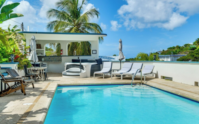 Walk to Beach! Vieques Casita w/ Pool Access