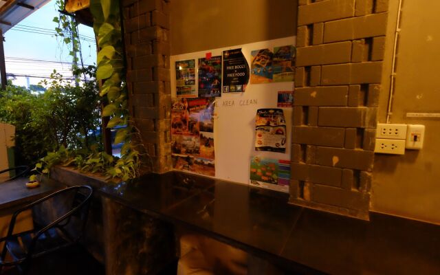 Let it Bee Econo Hostel Ланта вид на фасад