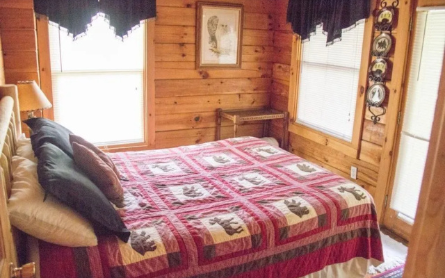 26 Bearfoot Landing 2 Bedroom Cabin by RedAwning