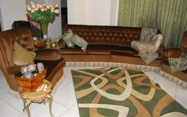 Roniques Guest House