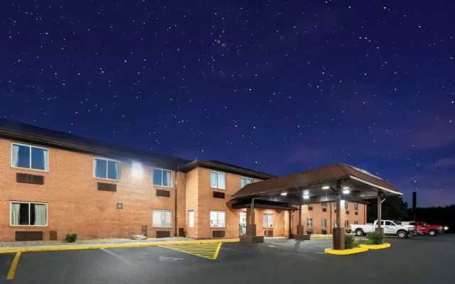 Super 8 Motel - Fairmont