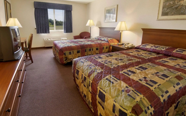 LakeWood Inn & Suites