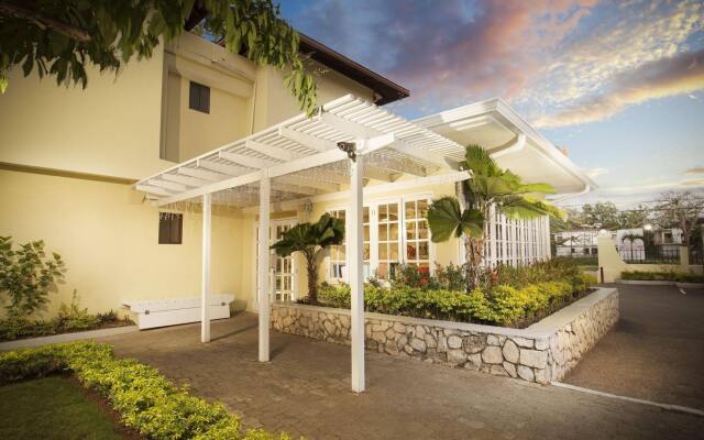 Отель Rooms on the Beach Negril вид на фасад