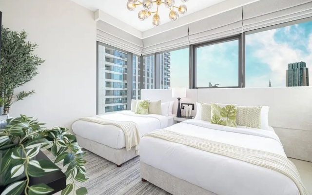 DVH Luxe Retreat 4BR Burj View Apartment