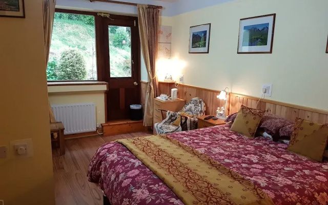 Kylemore Pass Hotel