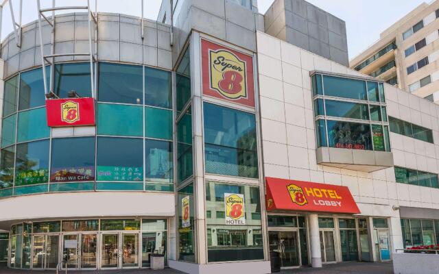 Отель Super 8 Downtown Toronto вид на фасад
