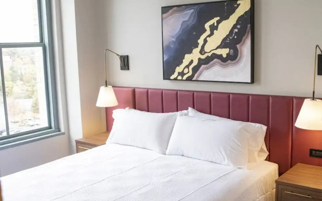 BLU-Tique, Akron, a Tribute Portfolio Hotel
